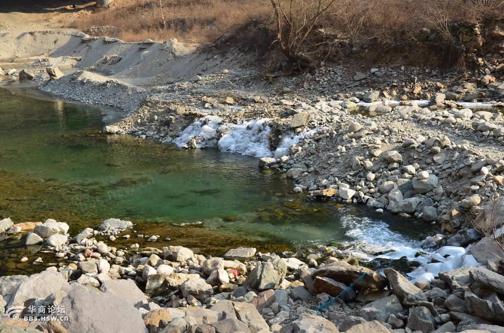 冬季几乎干枯的涝峪河