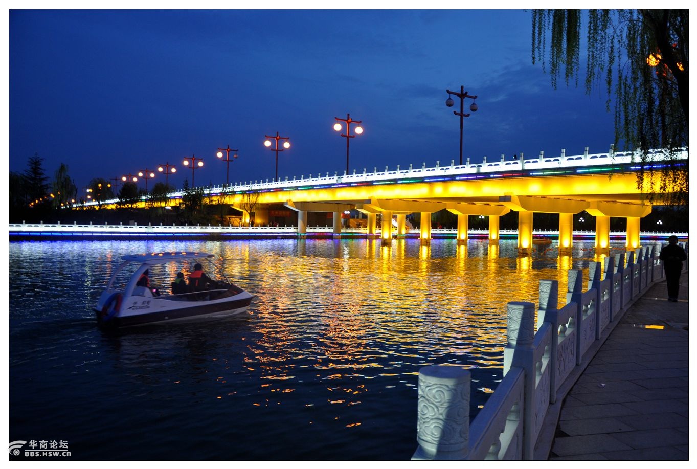 大荔同州湖夜景图片